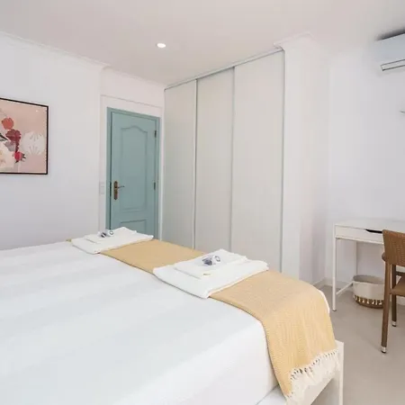 Handsome With Pool And Bbq Area * Lagos